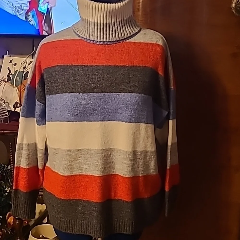 Milan kisses striped turtleneck sweater Sz XL (#650) excellent condition.